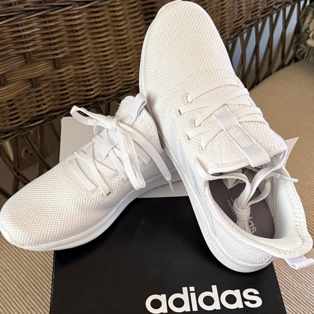 adidas cloud foam pure lightweight running sneakers. fw7598 new size7.5